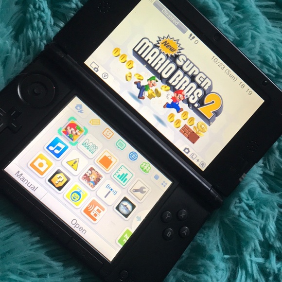 Nintendo 3DS XL - Picture 1 of 3